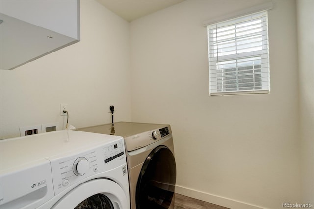 4444 N Picadilly Ct, Aurora, CO 80019 - laundry room with washing machine and clothes dryer, baseboards, and wood finished floors