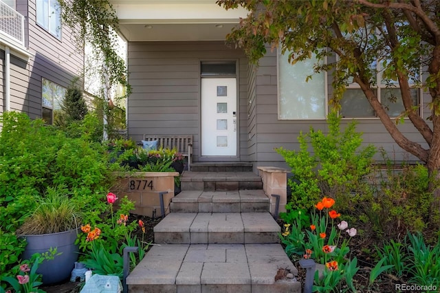 property entrance featuring a porch