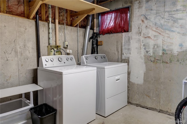 9771 W Cornell Pl, Lakewood, CO 80227 - laundry area with washer and clothes dryer