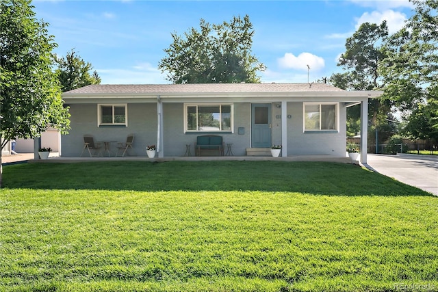 single story home with a front yard