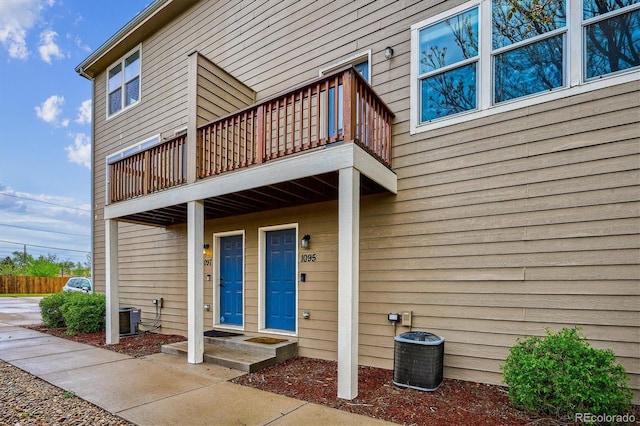 1095 W 69th Ave, Denver, CO 80221 - entrance to property featuring a balcony