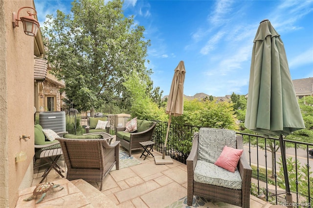 10152 Bluffmont Ln, Lone Tree, CO 80124 - patio / terrace with outdoor lounge area