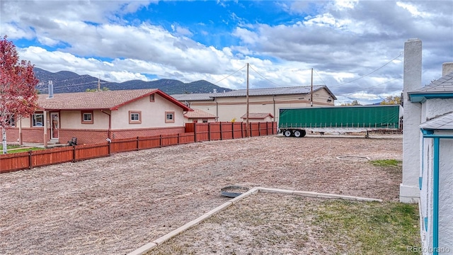 view of yard with a mountain view