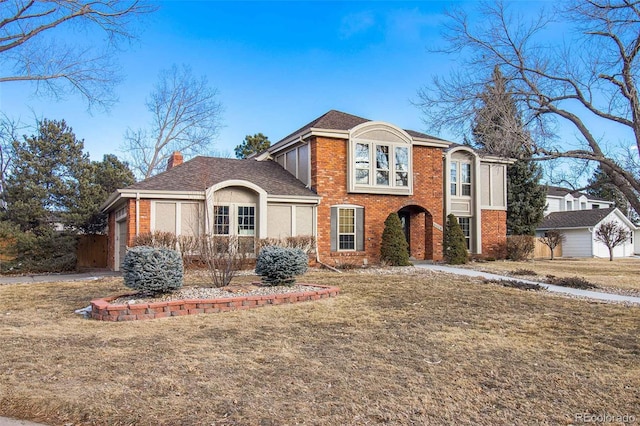 view of front facade featuring a front lawn