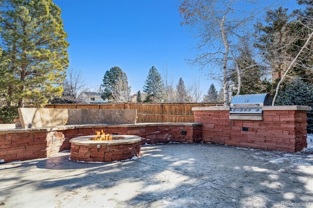 view of patio / terrace featuring an outdoor kitchen, a fire pit, and area for grilling