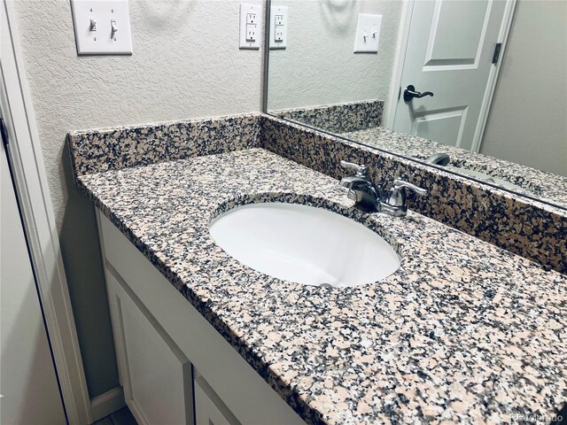 14673 E Belleview Dr, Aurora, CO 80015 - bathroom with vanity