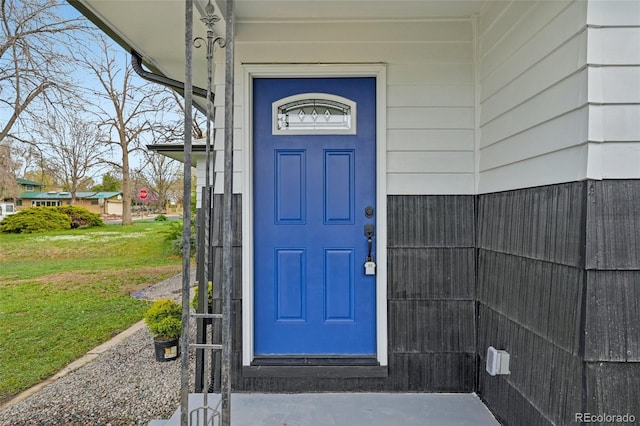 entrance to property featuring a yard
