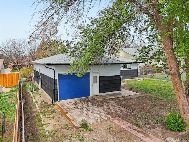 detached garage with fence