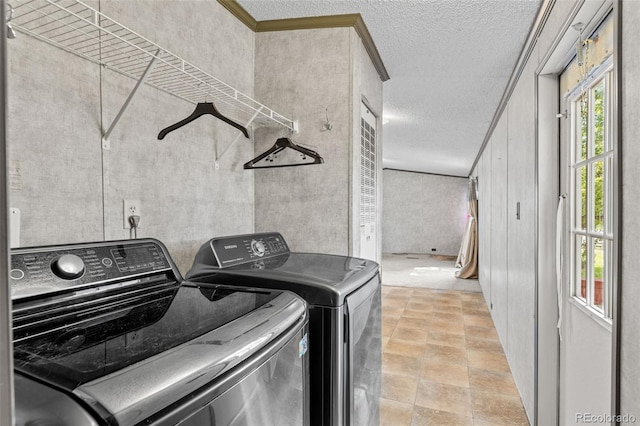715 E Chester St, Lafayette, CO 80026 - laundry room with independent washer and dryer and a textured ceiling