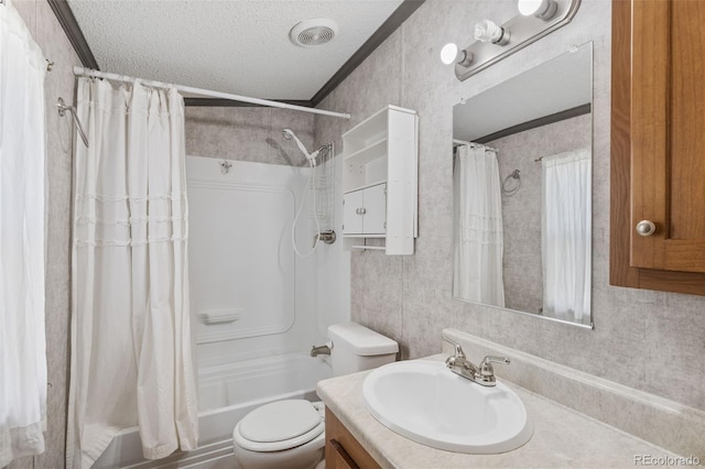 715 E Chester St, Lafayette, CO 80026 - bathroom with vanity, a textured ceiling, shower / tub combo with curtain, and ornamental molding