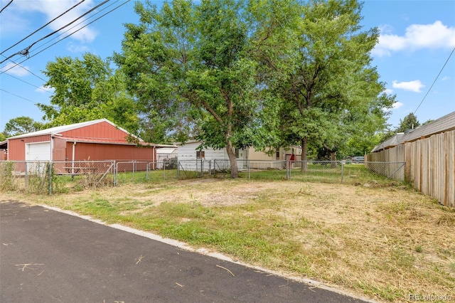 715 E Chester St, Lafayette, CO 80026 - view of yard featuring a garage
