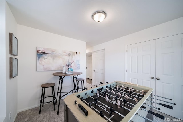 kitchen featuring carpet floors and a breakfast bar