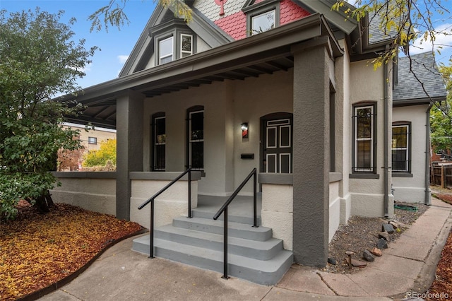 entrance to property featuring covered porch