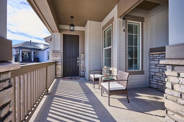 property entrance featuring a balcony