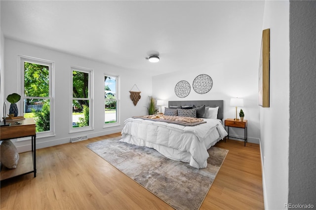 6643 W Roxbury Pl, Littleton, CO 80128 - bedroom featuring light wood-style flooring and baseboards