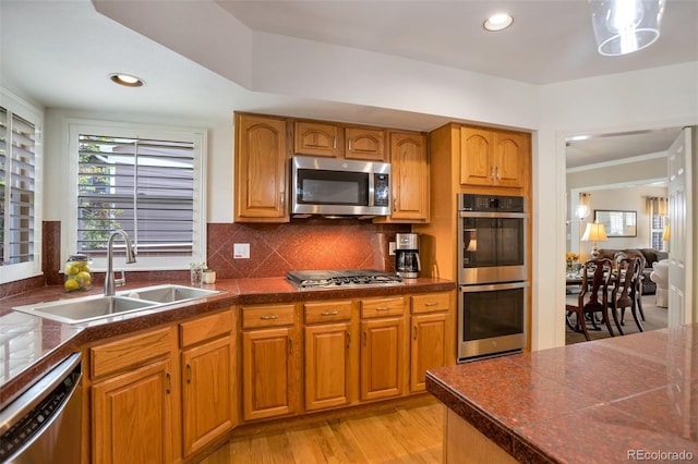 2359 Indian Paintbrush Cir, Highlands Ranch, CO 80129 - kitchen featuring stainless steel appliances, a sink, light wood finished floors, backsplash, and recessed lighting
