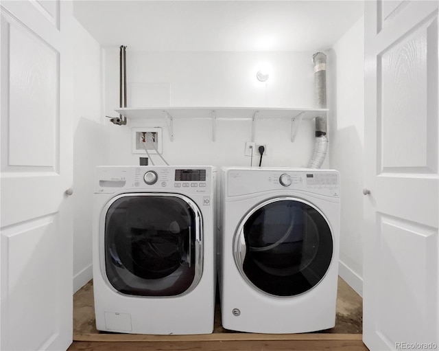 828 Mariposa St, Denver, CO 80204 - washroom featuring washer and dryer and baseboards