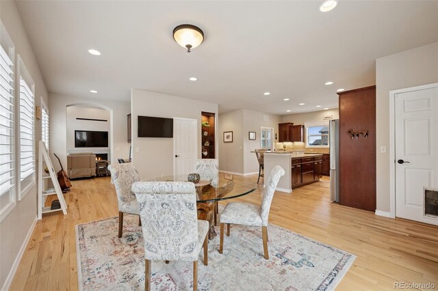dining area featuring baseboards, light wood-style floors, plenty of natural light, and recessed lighting