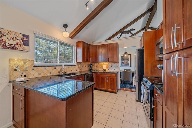 kitchen featuring sink, appliances with stainless steel finishes, lofted ceiling with beams, kitchen peninsula, and dark stone counters