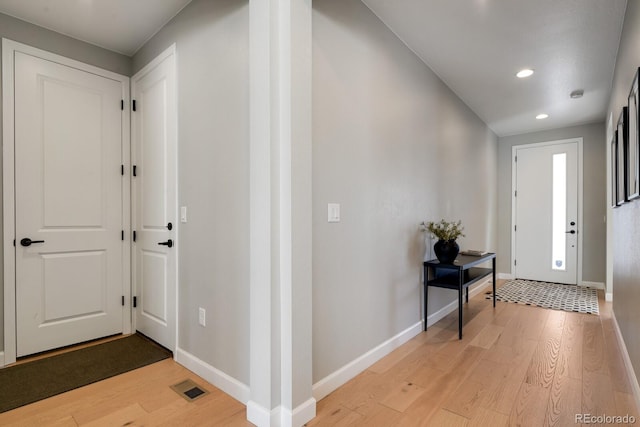 foyer entrance featuring recessed lighting, baseboards, visible vents, and light wood-type flooring