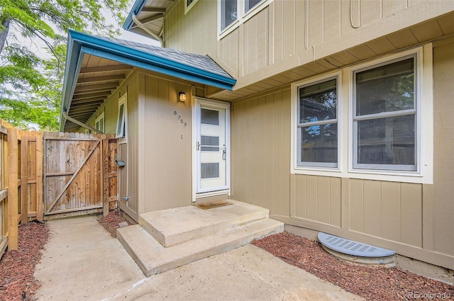 8759 E Roundtree Ave, Greenwood Village, CO 80111 - doorway to property featuring a gate