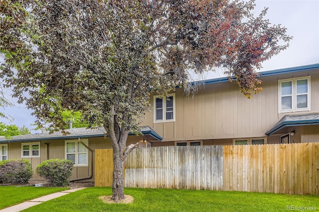 8759 E Roundtree Ave, Greenwood Village, CO 80111 - view of property exterior
