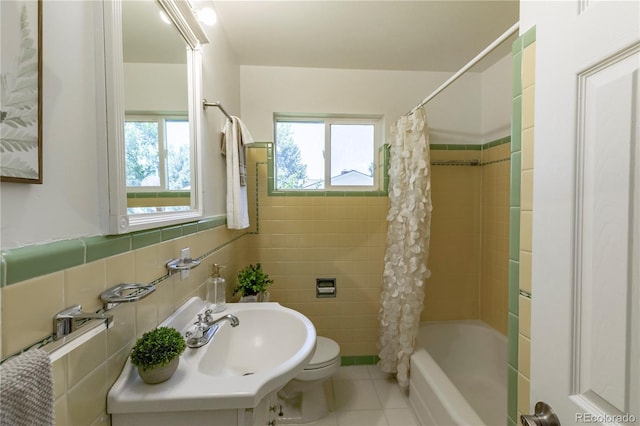 8800 W Kentucky Ave, Lakewood, CO 80226 - full bath featuring tile walls, toilet, shower / bathtub combination with curtain, a sink, and tile patterned flooring