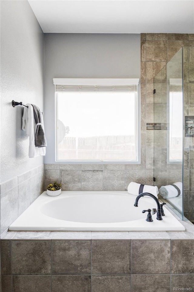 3972 S Shawnee Way, Aurora, CO 80018 - full bathroom with healthy amount of natural light and a bath