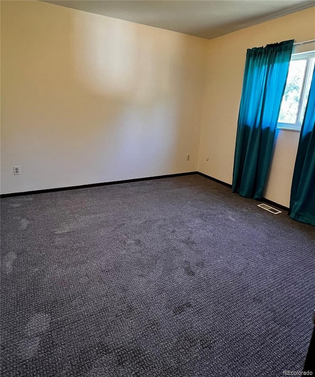 spare room with carpet flooring