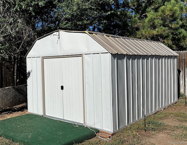 view of outbuilding