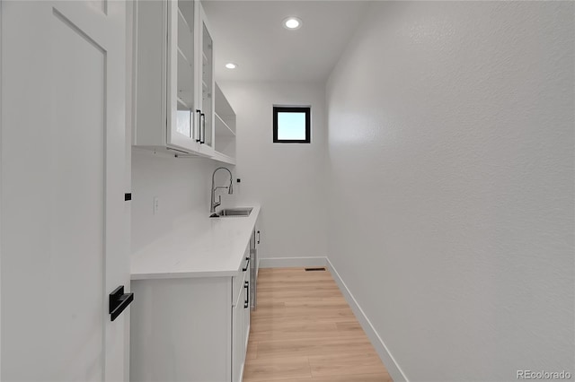 804 Spyglass Cir, Louisville, CO 80027 - clothes washing area featuring a sink, recessed lighting, baseboards, light wood-type flooring, and visible vents