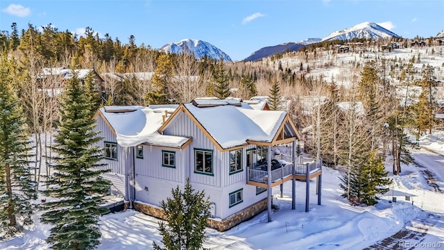 snowy aerial view with a mountain view