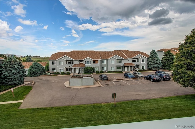 908 S Yampa St Unit 208, Aurora, CO 80017 - view of front facade with uncovered parking