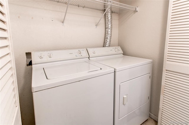 908 S Yampa St Unit 208, Aurora, CO 80017 - washroom with washing machine and clothes dryer