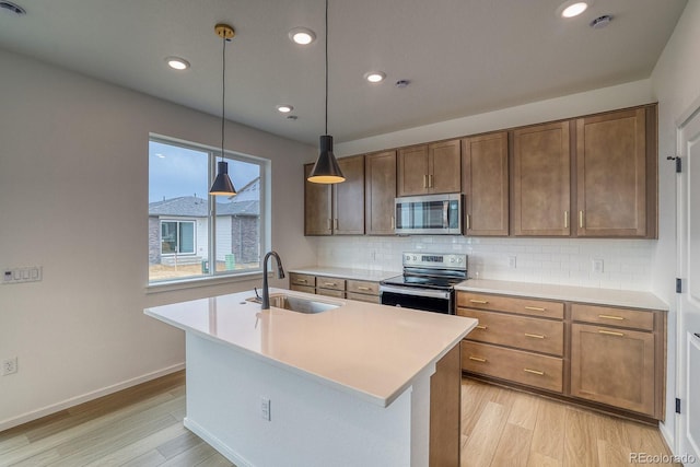 2142 S Irvington St, Aurora, CO 80018 - kitchen with appliances with stainless steel finishes, light wood-style floors, light countertops, backsplash, and recessed lighting