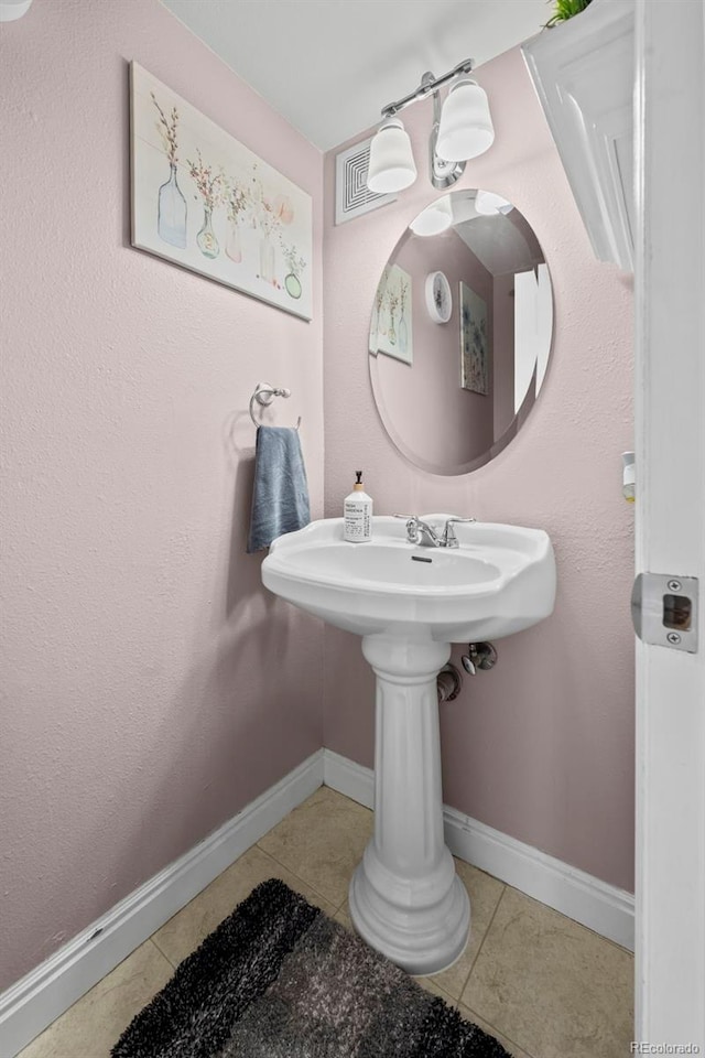 bathroom with baseboards, visible vents, and tile patterned flooring