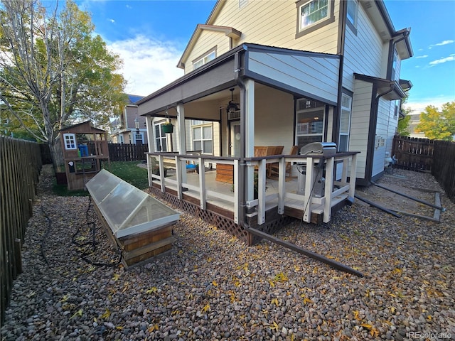 back of house featuring an outdoor structure