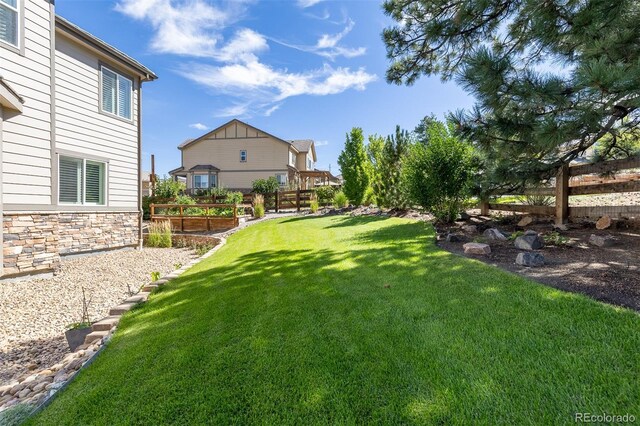 6728 S Catawba Way, Aurora, CO 80016 - view of yard featuring a garden