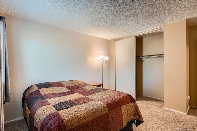 17948 E Colgate Pl, Aurora, CO 80013 - bedroom featuring carpet, a textured ceiling, and a closet
