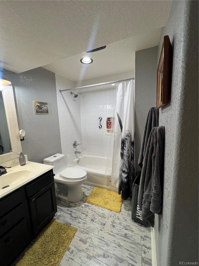 825 Cherokee St, Strasburg, CO 80136 - bathroom featuring a textured wall, a textured ceiling, vanity, shower / bath combo with shower curtain, and recessed lighting