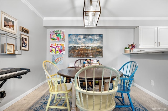 dining room featuring light hardwood / wood-style floors and ornamental molding