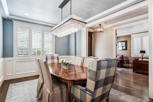 dining area featuring ornamental molding, dark hardwood / wood-style floors, and a chandelier