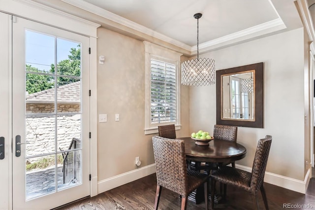 dining room with crown molding, dark hardwood / wood-style floors, and a chandelier