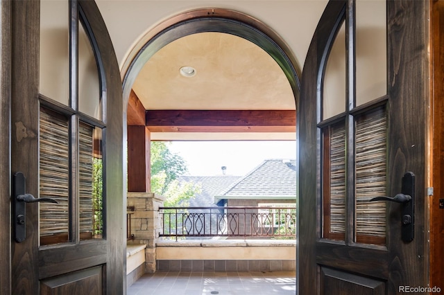 2435 S Milwaukee St, Denver, CO 80210 - foyer entrance with arched walkways