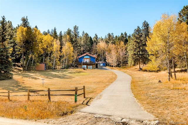 view of front of property featuring a rural view