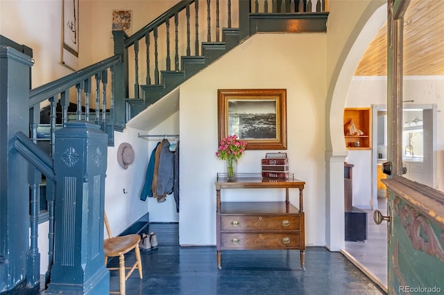 689 County Road 4, Howard, CO 81233 - entrance foyer featuring arched walkways, stairway, and wood finished floors