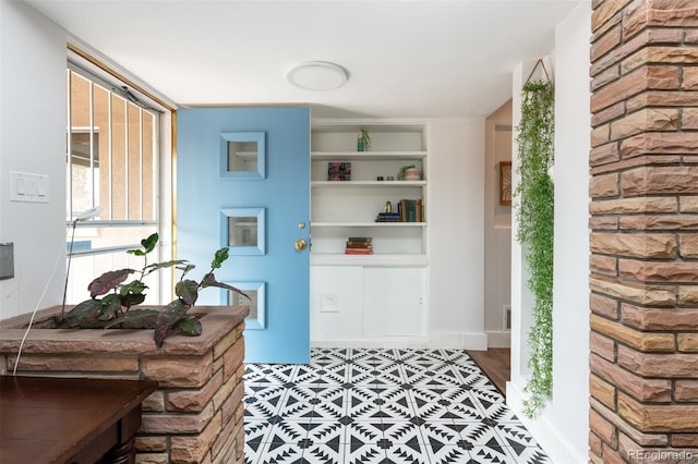 2250 N Monaco Pkwy, Denver, CO 80207 - view of entryway