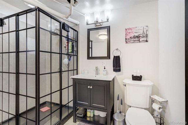 351 Badger Cir, Guffey, CO 80820 - bathroom featuring a tile shower, vanity, and a chandelier