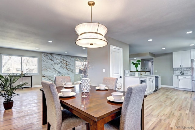 dining room featuring recessed lighting, light wood-type flooring, and baseboards