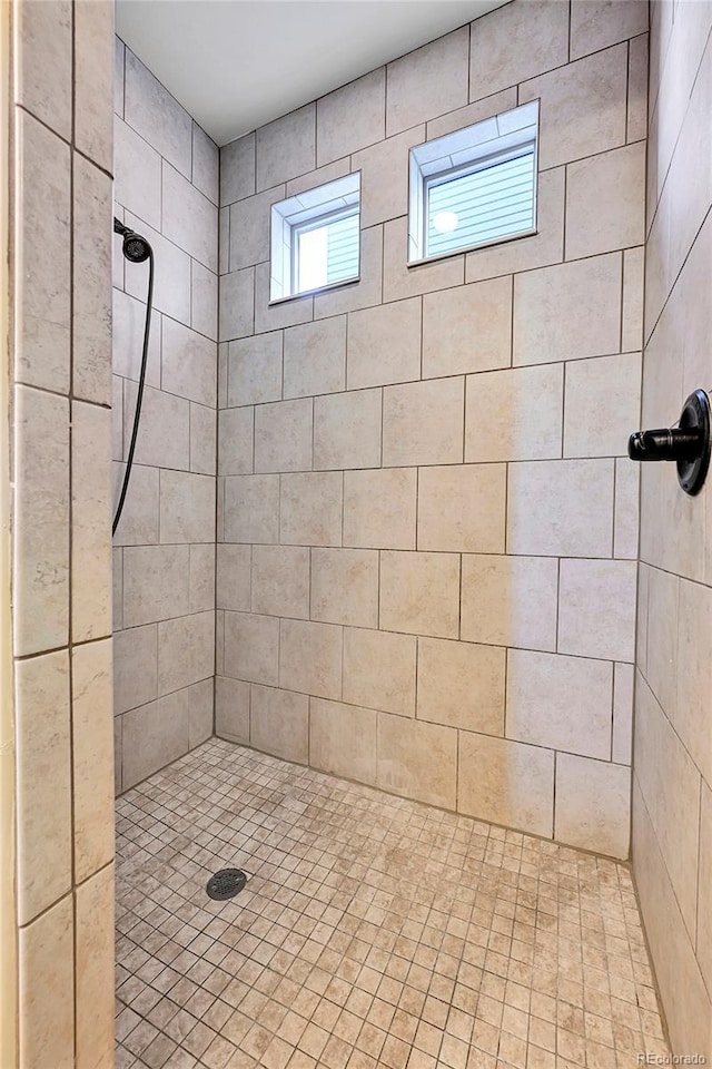 bathroom featuring a tile shower